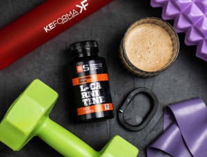 U yuziga surtishni xohlamaydi. Ayollarning toliq oyoqlari